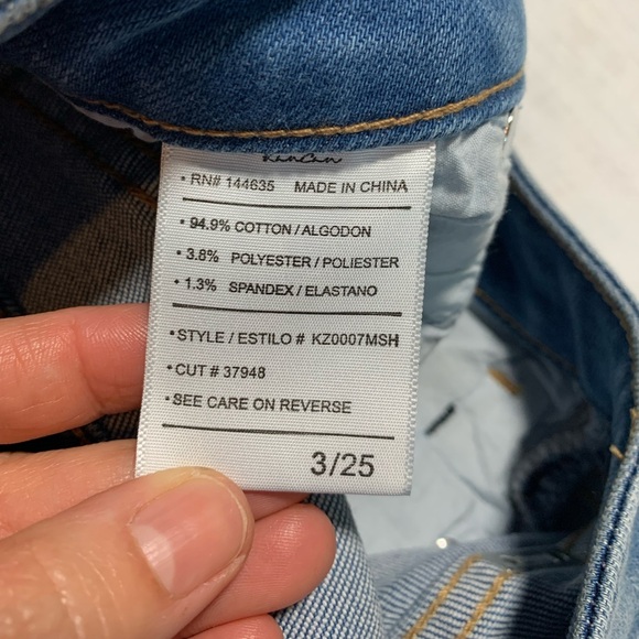 NWT KanCan High rise side panel short. Size 3/25. - Picture 4 of 10